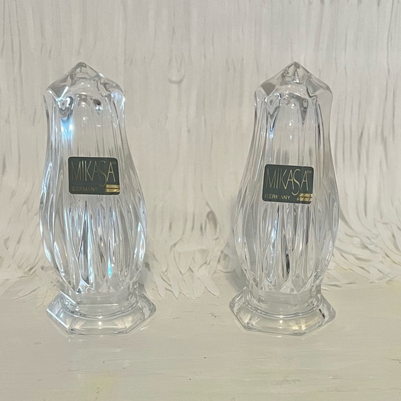 Mikasa Crystal Icicles Salt & Pepper Shakers Set.  Excellent condition! - Picture 2 of 9